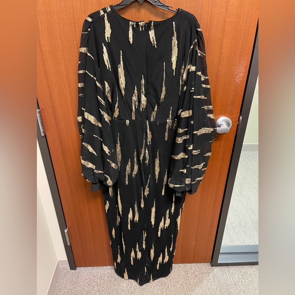 Black and gold fancy dress, only worn twice, great for any formal event - Picture 3 of 5